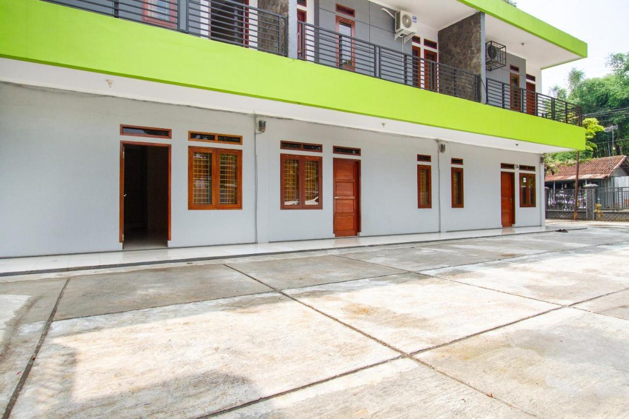 Spot On 2891 999 Guest House Sumedang Exterior foto