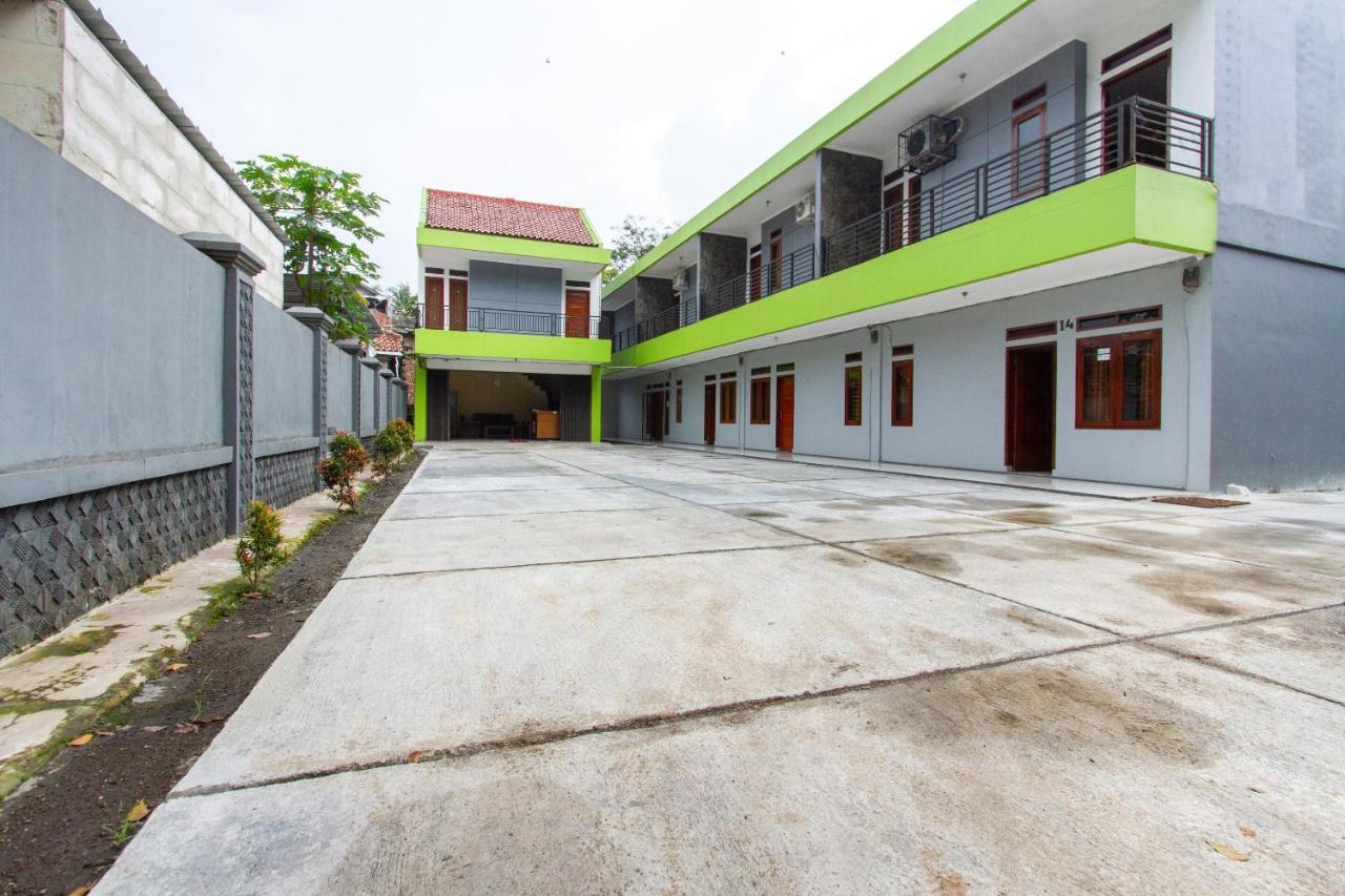 Spot On 2891 999 Guest House Sumedang Exterior foto
