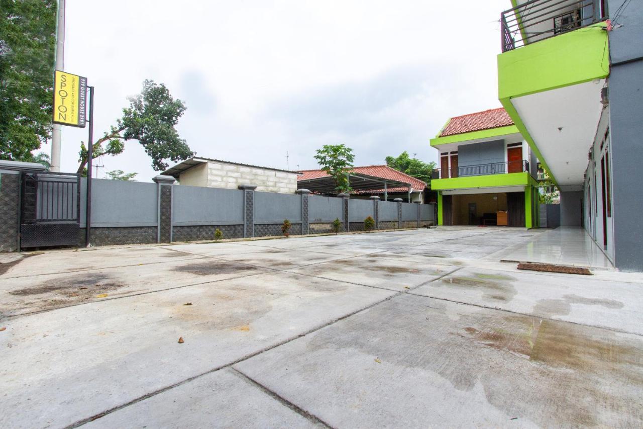 Spot On 2891 999 Guest House Sumedang Exterior foto