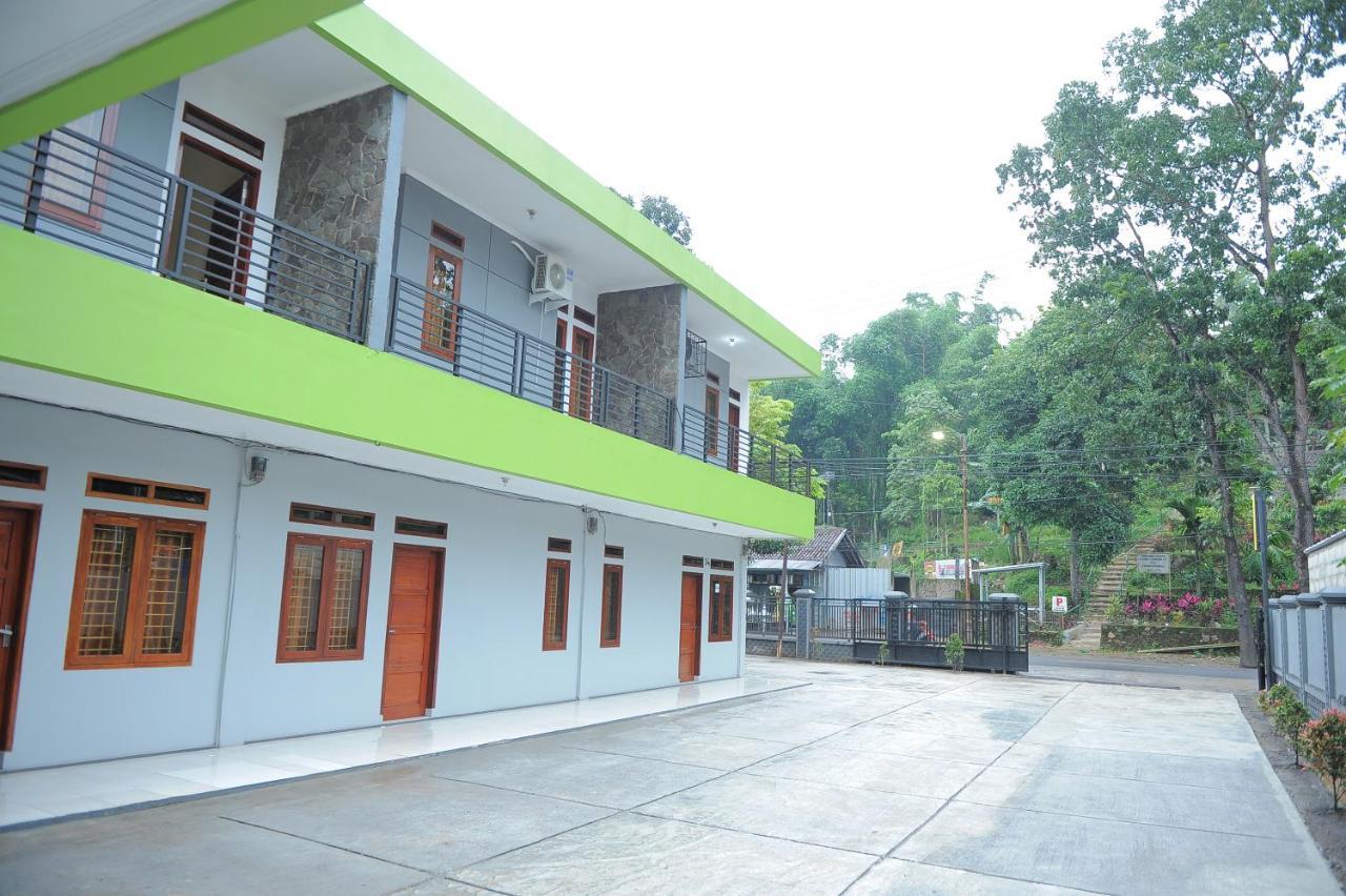 Spot On 2891 999 Guest House Sumedang Exterior foto