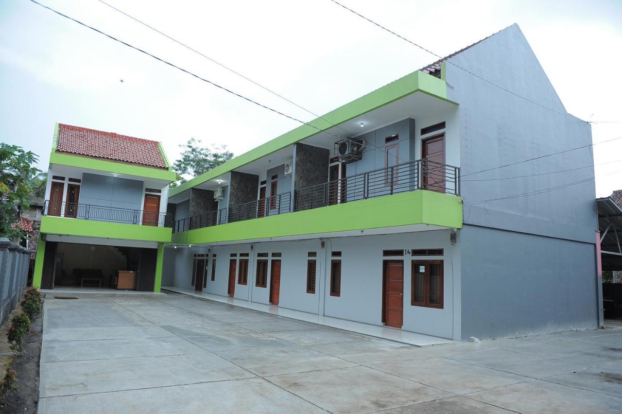 Spot On 2891 999 Guest House Sumedang Exterior foto