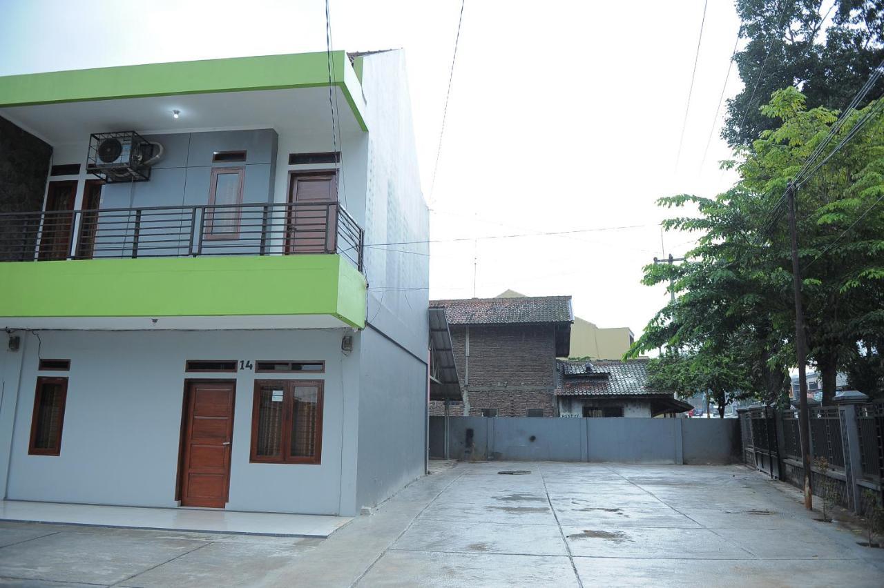 Spot On 2891 999 Guest House Sumedang Exterior foto
